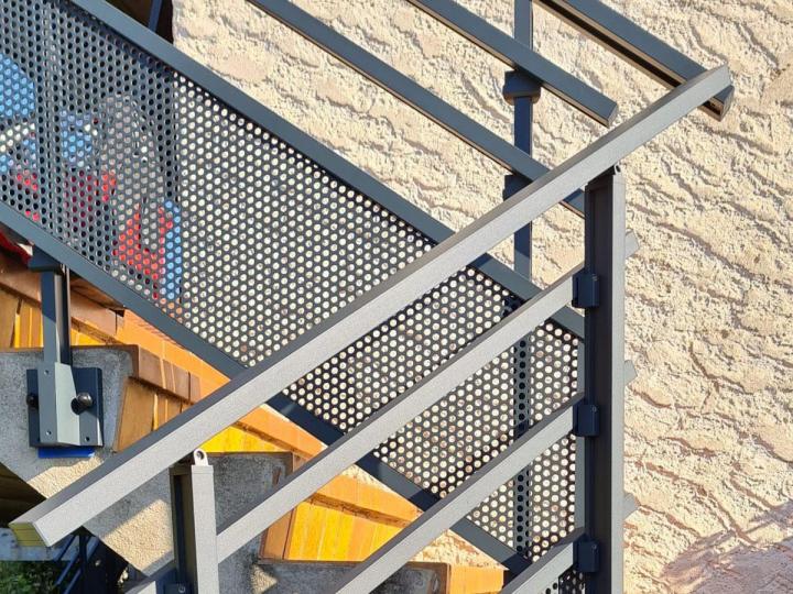 Nous intervenons dans l’Isère pour installer des garde-corps pour terrasses, balcons et escaliers. 